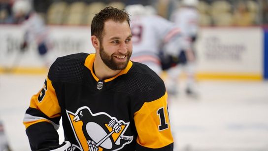 Zucker leaves game vs. Oilers with lower-body injury taken at PPG Paints Arena (Penguins)